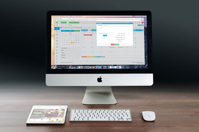 iMac browsing website