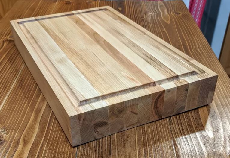 edge grain maple cutting board with juice grooves